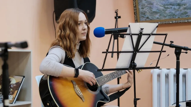 В Луховицкой библиотеке 14 февраля пройдёт квартирник "Скоро весна"