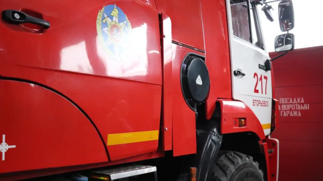 Спасатели оперативно вывели пострадавшего из горящей многоэтажки в Егорьевске