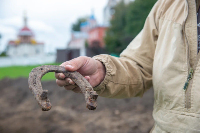 В сквере "Блюдечко" ведут раскопки