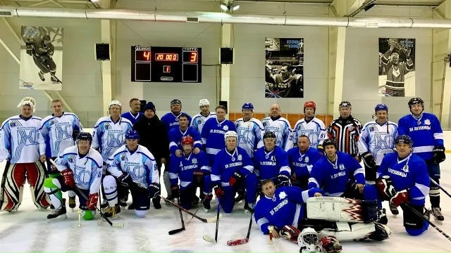 В Озёрах прошёл хоккейный турнир среди участников "Активного долголетия"