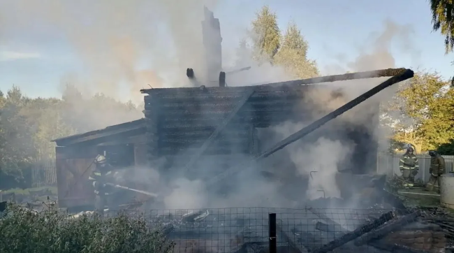 В Луховицах на улице Третьякова загорелся частный жилой дом