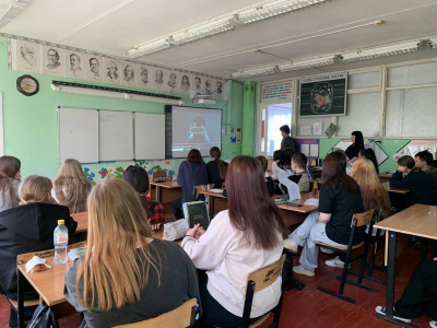 В Озёрах инспектор по делам несовершеннолетних провела для школьников акцию «Безопасный интернет»