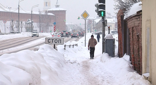 След в след