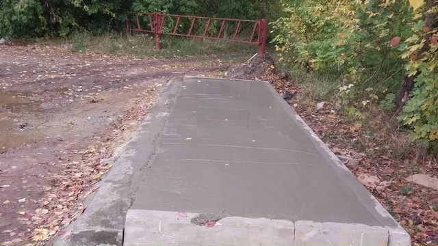 В деревне Сычёво готовят фундамент для новой контейнерной площадки