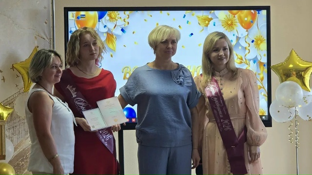 В Озёрах девятиклассникам вручили аттестаты