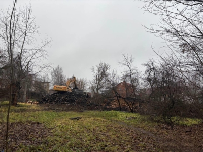 Аварийный дом на Мельничной улице Егорьевска готовится к сносу 