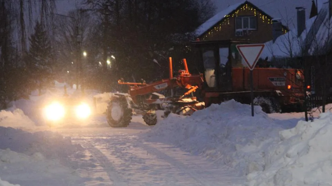 В Егорьевске ведётся оперативная ликвидация последствий мощного снегопада