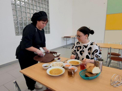 Родителей активно привлекают к проверкам качества питания в школах Луховиц