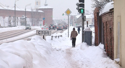 След в след