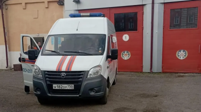 В Егорьевске  работники противопожарно-спасательной службы оказали помощь медикам в транспортировке мужчины  с подозрением на острый инфаркт