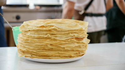 Минздрав предупредил о рисках чрезмерного употребления блинов на Масленицу 