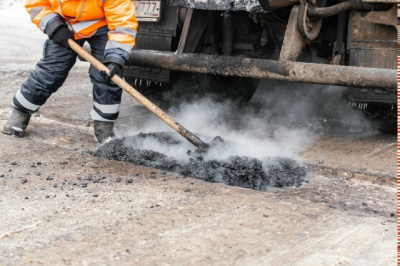 Специалисты Мосавтодора продолжают приводить в порядок элементы дорожной инфраструктуры