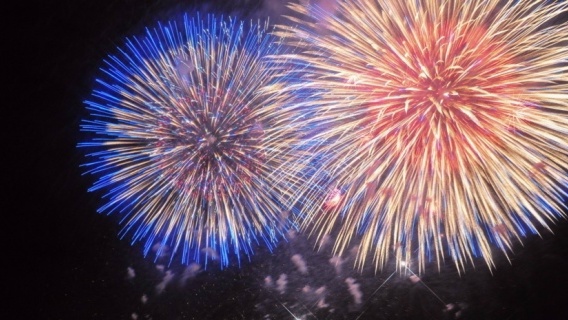 Как защитить свои права при повреждении машины фейерверком во дворе