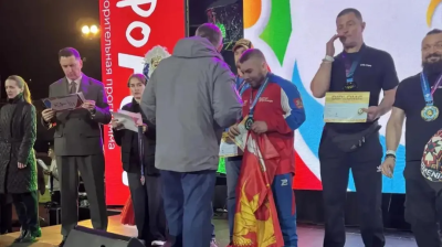 Иван Ясенев из Егорьевска завоевал золото на турнире по пауэрлифтингу