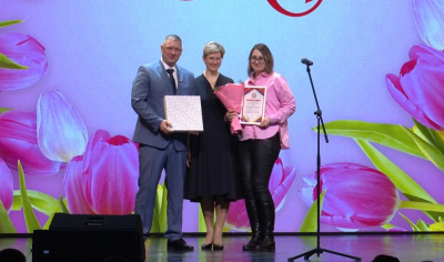 В ДК "Тепловозостроитель" поздравили женщин