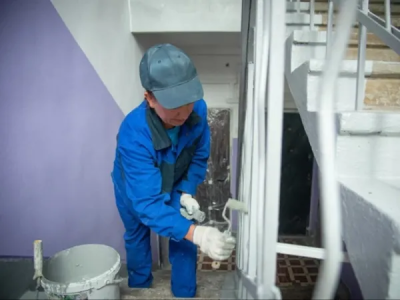 Качество покраски стен и обновления интерьеров в подъездах оценили эксперты