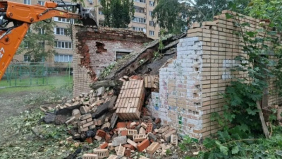 В Коломне снесли аварийную постройку на улице Дзержинского