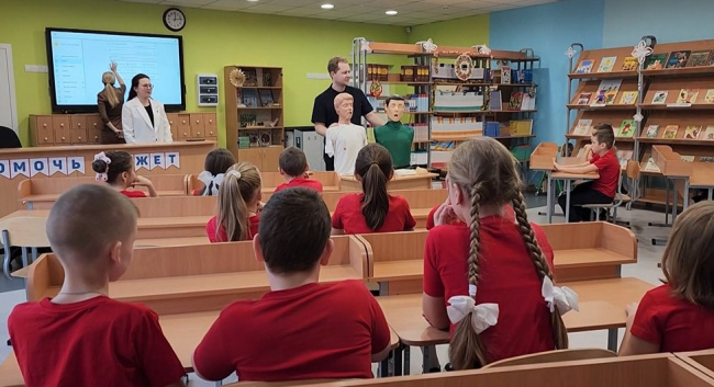 Практический урок по оказанию первой помощи прошёл в Луховицкой школе №1