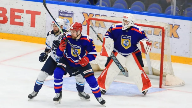 Воскресенский "Химик" уверенно обыграл "Алтай"