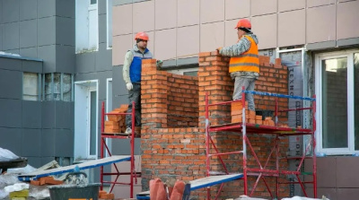 Главный лечебный корпус больницы обновляют в Озёрах