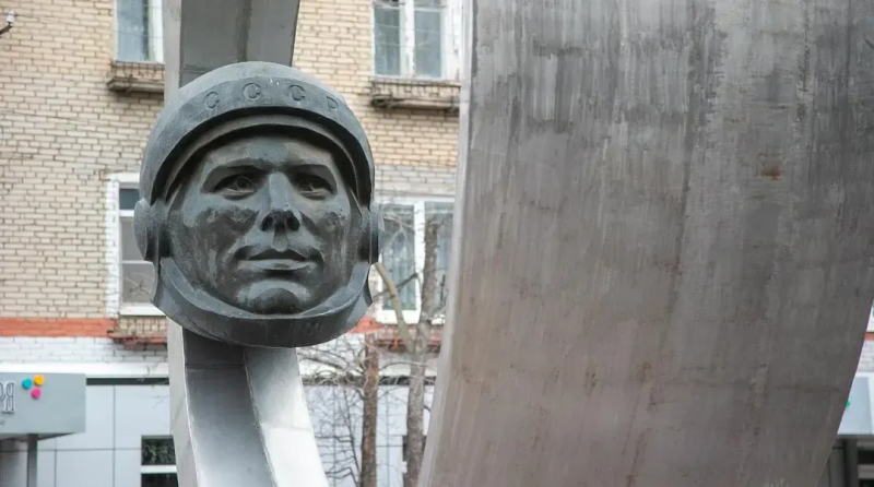 На улице Гагарина в Коломне с постамента сняли памятник первому космонавту Земли