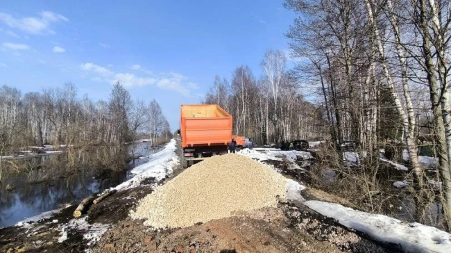 В районе Алфёрово укрепляют дороги к СНТ