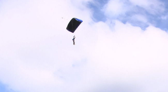 250 сильнейших парашютистов в небе над Коломной