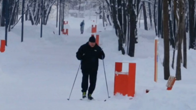 В парке 50-летия Октября лыжня с первых же недель стала самой популярной в муниципалитете