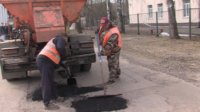 В Луховицах ведут ямочный ремонт