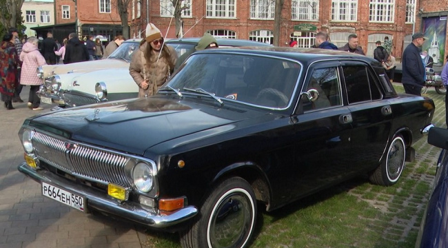 Более 90 автомобилей собрались в Старом городе