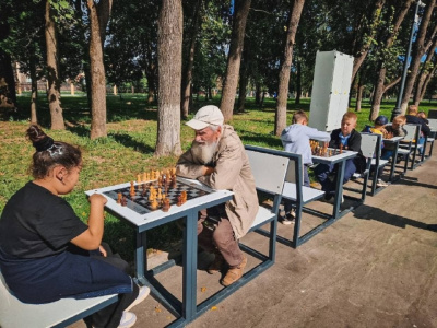 В парке Мира появились шахматные площадки