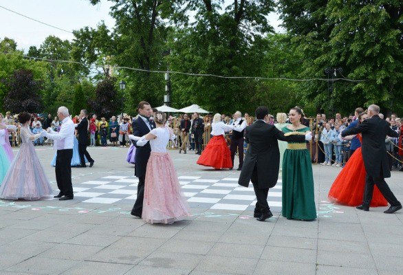 Участникам «Осеннего бала» объявили обязательный дресс-код