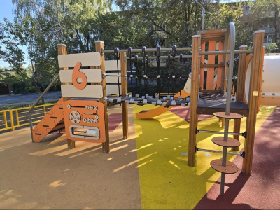 Новые площадки для игр и спорта построили на улице Макеева