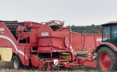 Озёрский агрохолдинг начал уборку картофеля