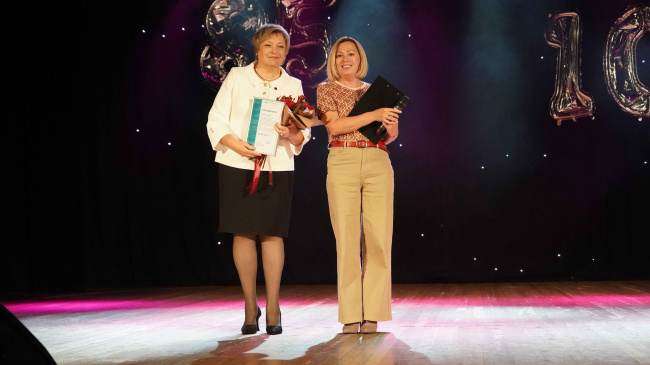 Филиал «ВМУ» АО «ОХК «Уралхим» поздравил Воскресенский колледж с юбилеем