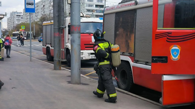 В деревне под Воскресенском пожарные локализовали возгорание на складе