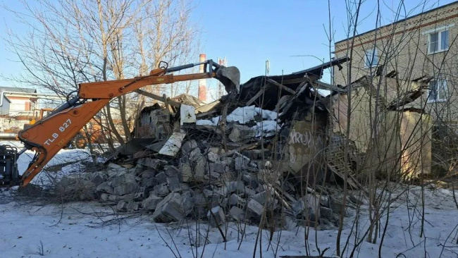 В Коломне начался снос заброшенного здания
