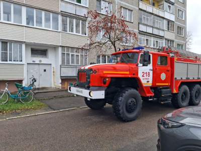 Спасатели помогли медикам транспортировать мужчину весом около 200 кг