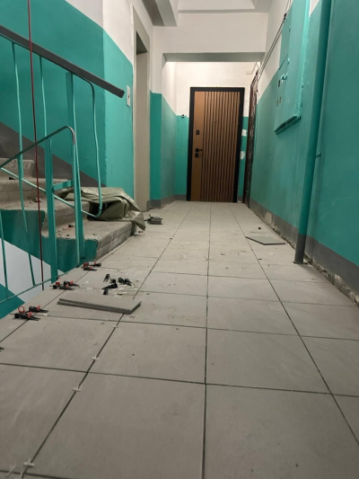 В Коломне в подъездах дома №31 на улице Зелёной отремонтируют лестничные площадки