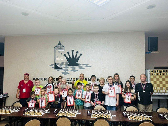 Открытый турнир по быстрым шахматам провели в коломенском "Лидере"