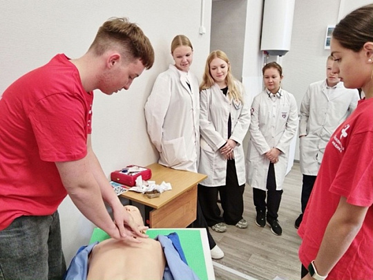 Старшеклассники гимназии №9 присоединились к команде медицинских волонтёров