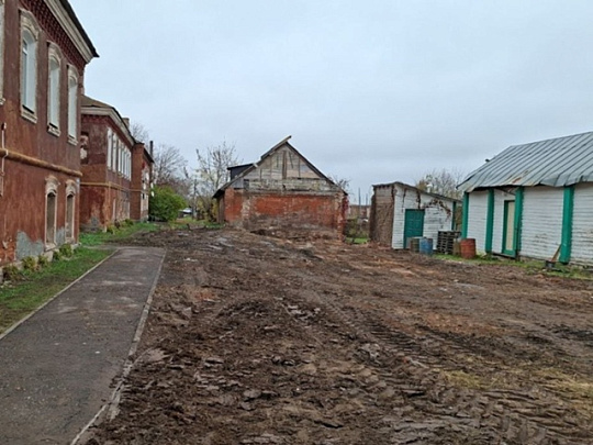 В Старом Бобреневе расчистили от строительного мусора территорию на месте бывшего жилого дома