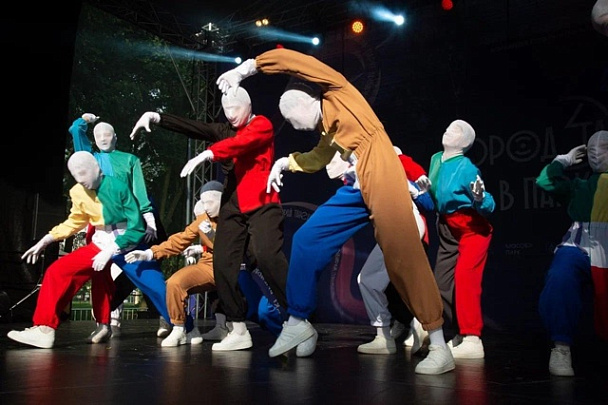 Коломенская хореографическая команда победила в областном фестивале "Город танцует в парках"