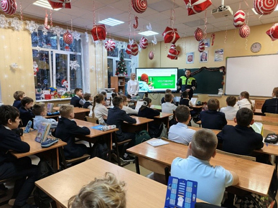 ГИБДД Воскресенска учит школьников безопасному поведению зимой на дорогах 