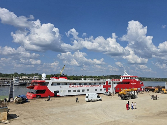 Плавучий госпиталь из Коломны прибыл в Югру