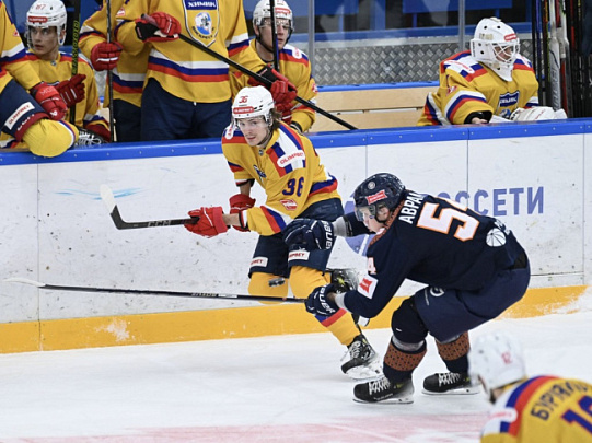 "Химик" празднует уверенную победу над "Южным Уралом" на ВХЛ