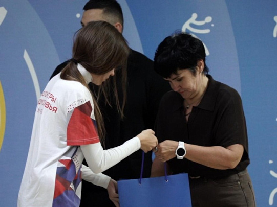 В Егорьевске предприниматели подарили детям-инвалидам форму и спортивное оборудование