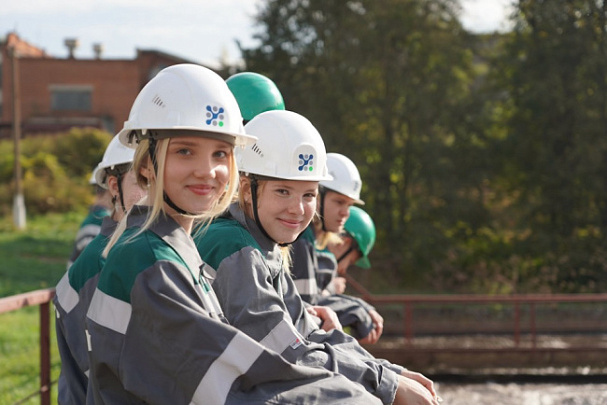 Филиал «ВМУ» АО «ОХК «Уралхим» поздравляет партнёров с Днём среднего профессионального образования