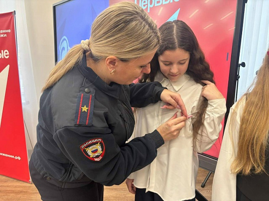 Коломенские полицейские приняли участие в церемонии посвящения в ряды «Орлята России» и «Движение Первых»