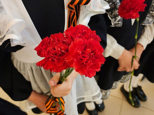 В Коломне в гимназии № 2 "Квантор" открыли памятный стенд